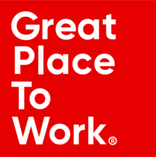 Logo da GPTW (Great Place to Work) com fundo vermelho e texto branco.